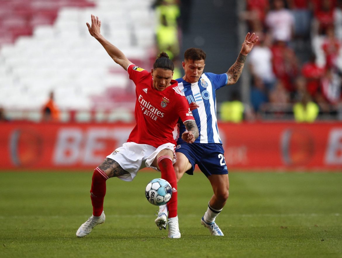 Man United handed Darwin Nunez boost